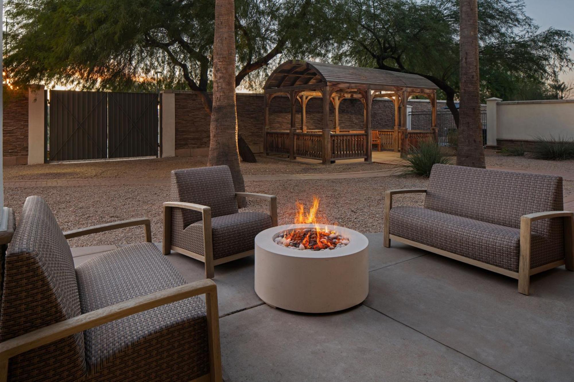 Courtyard By Marriott Phoenix West/Avondale Exterior foto